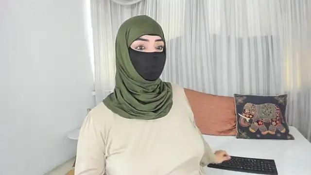 Snapshot of Uzra_hayed chatting on May 2026 01:36:01 PM Uzra hayed online show from May 2026 01:36:01 PM