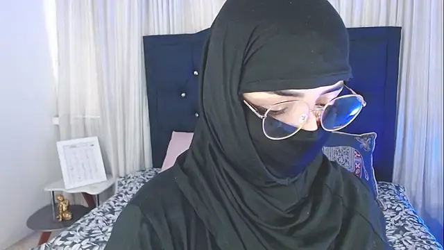 Uzra hayed online show from November 2025 07:51:01 PM