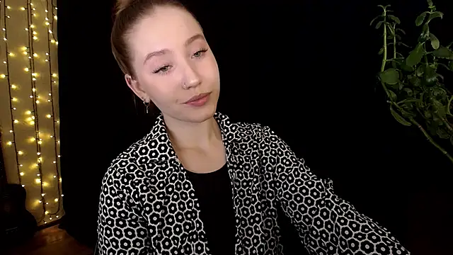 SindiWatsoon online show from October 2025 12:26:02 PM