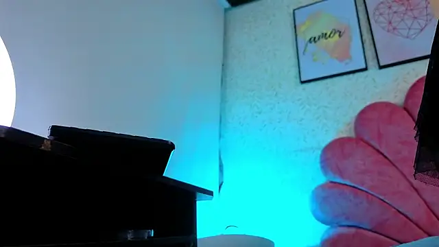 Snapshot of luly_pink chatting on June 2026 04:33:01 AM luly pink online show from June 2026 04:33:01 AM