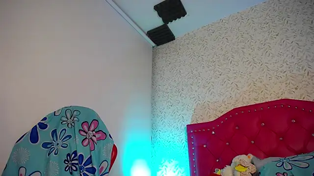 Snapshot of luly_pink chatting on April 2026 04:07:02 AM luly pink online show from April 2026 04:07:02 AM