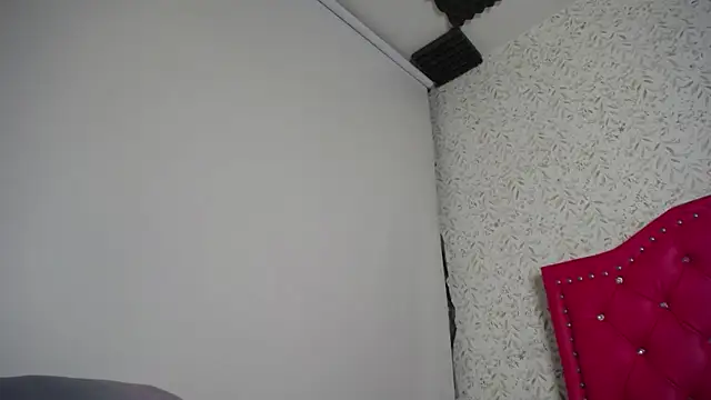 Snapshot of luly_pink chatting on April 2026 09:18:02 PM luly pink online show from April 2026 09:18:02 PM