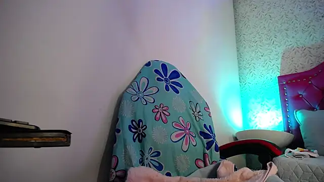 Snapshot of luly_pink chatting on April 2026 04:08:01 AM luly pink online show from April 2026 04:08:01 AM