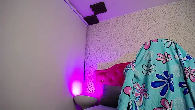 Snapshot of luly_pink chatting on April 2026 04:04:02 AM luly pink online show from April 2026 04:04:02 AM