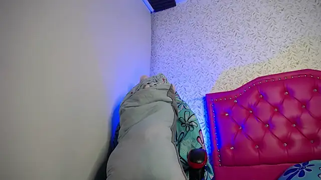 Snapshot of luly_pink chatting on March 2026 04:04:02 AM luly pink online show from March 2026 04:04:02 AM