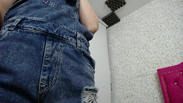 luly pink online show from December 2025 04:05:02 AM