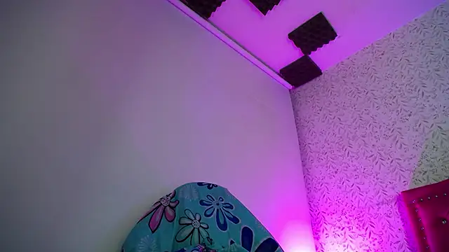 Snapshot of luly_pink chatting on March 2026 04:06:02 AM luly pink online show from March 2026 04:06:02 AM