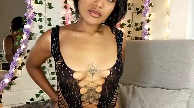 Snapshot of VictoireFeller chatting on December 2024 01:04:02 AM VictoireFeller online show from December 2024 01:04:02 AM