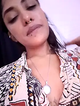 Snapshot of VictoireFeller chatting on October 2025 04:57:02 AM VictoireFeller online show from October 2025 04:57:02 AM