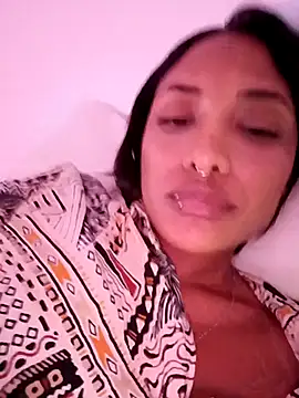 Snapshot of VictoireFeller chatting on December 2025 04:29:01 AM VictoireFeller online show from December 2025 04:29:01 AM