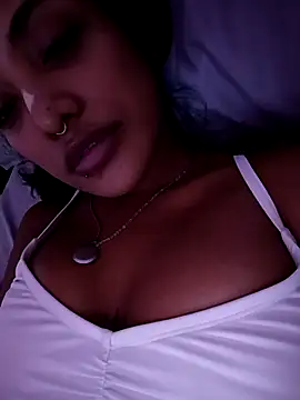 Snapshot of VictoireFeller chatting on October 2025 04:10:01 AM VictoireFeller online show from October 2025 04:10:01 AM