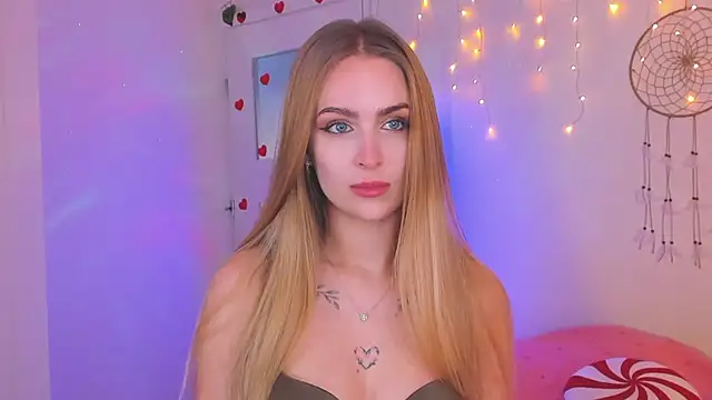 Snapshot of Kamila_icee chatting on February 2025 08:07:02 PM Kamila icee online show from February 2025 08:07:02 PM