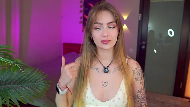 Kamila icee online show from April 2026 08:15:01 PM