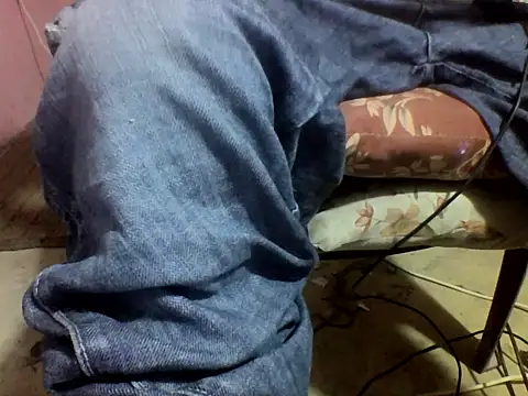 Snapshot of Bigras0011 chatting on September 2025 05:14:02 AM Bigras0011 online show from September 2025 05:14:02 AM