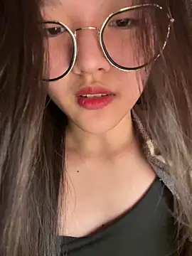 Krixxi22 online show from October 2025 01:45:01 PM