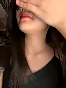 Krixxi22 online show from November 2025 02:33:01 PM