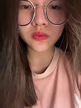 Krixxi22 online show from September 2025 04:01:02 PM