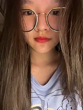 Krixxi22 online show from October 2025 04:39:02 PM