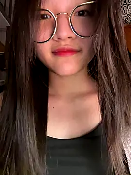 Krixxi22 online show from November 2025 06:03:01 PM