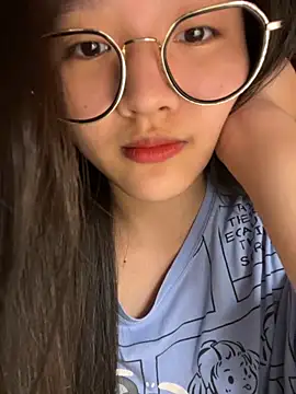 Krixxi22 online show from November 2025 04:54:01 PM