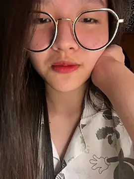 Krixxi22 online show from November 2025 02:21:02 PM