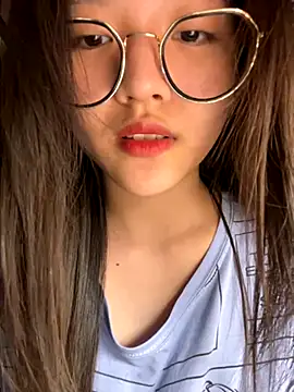 Krixxi22 online show from November 2025 05:50:01 PM