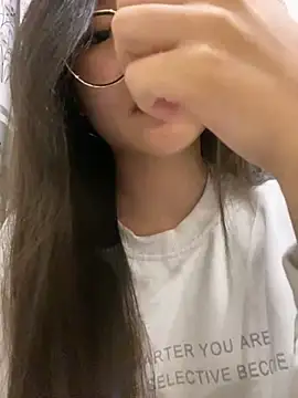 Krixxi22 online show from March 2025 02:32:01 PM