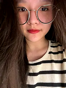 Krixxi22 online show from November 2025 02:11:01 PM