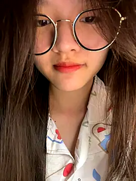 Krixxi22 online show from November 2025 03:01:02 PM