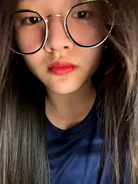 Krixxi22 online show from November 2025 03:01:01 PM