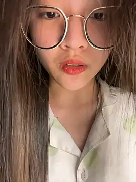 Krixxi22 online show from November 2025 07:29:02 PM