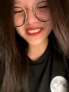 Krixxi22 online show from September 2025 04:02:01 PM