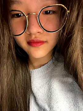 Krixxi22 online show from November 2025 03:45:01 PM