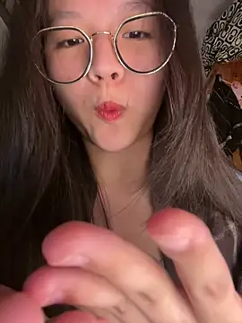 Krixxi22 online show from October 2025 04:07:02 PM