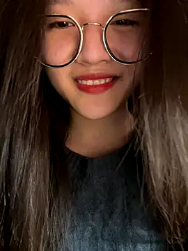 Krixxi22 online show from October 2025 04:06:01 PM