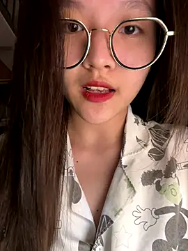 Krixxi22 online show from October 2025 05:48:01 PM