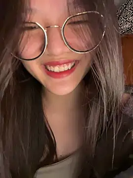 Krixxi22 online show from October 2025 04:19:02 PM