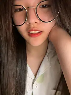 Krixxi22 online show from November 2025 02:29:02 PM