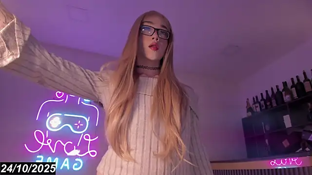 Snapshot of Bonnie_Luxury chatting on October 2025 05:28:01 AM Bonnie Luxury online show from October 2025 05:28:01 AM