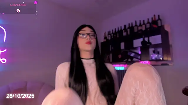 Snapshot of Bonnie_Luxury chatting on October 2025 09:36:01 PM Bonnie Luxury online show from October 2025 09:36:01 PM