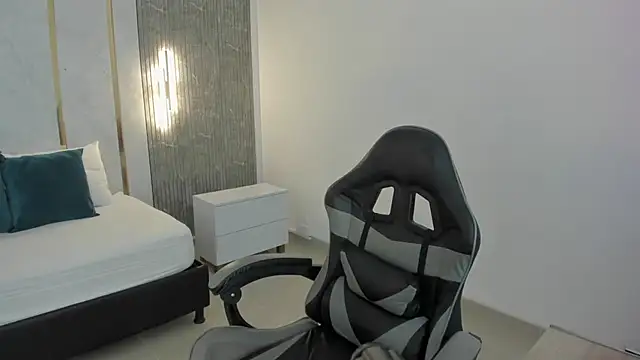 zoe danae  online show from February 2026 12:50:02 PM