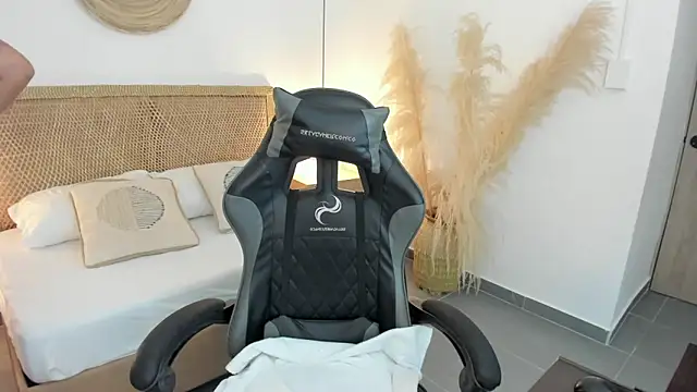 zoe danae  online show from February 2026 01:11:02 PM