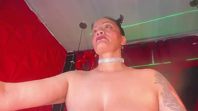 Snapshot of Taylor-hardcore chatting on November 2025 02:34:02 PM Taylor-hardcore online show from November 2025 02:34:02 PM