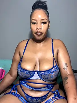 MimiCurves online show from November 2025 09:21:01 AM