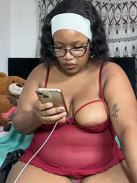 MimiCurves online show from April 2026 12:42:02 PM