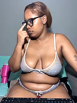 MimiCurves online show from November 2025 08:30:02 PM