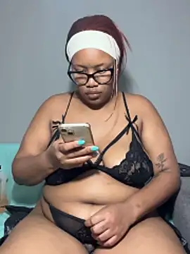 MimiCurves online show from December 2025 10:14:01 AM