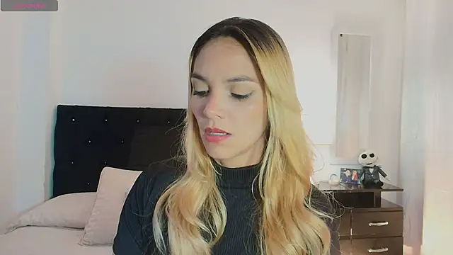 MeganLorensx online show from April 2026 10:27:02 PM