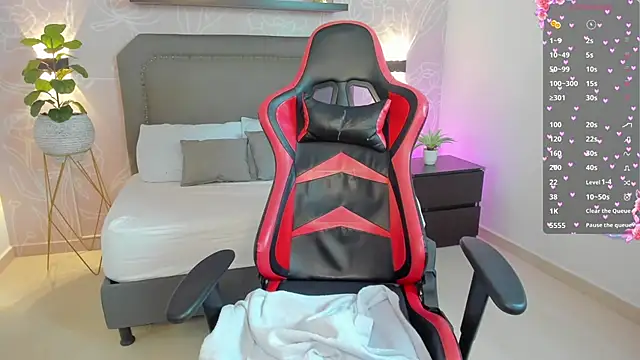 cloe yeraldy  online show from December 2025 02:58:02 AM