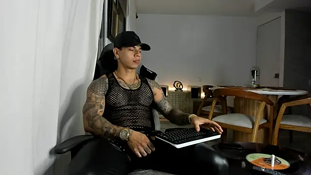 Snapshot of Aron_Dark chatting on March 2025 11:42:01 PM Aron Dark online show from March 2025 11:42:01 PM